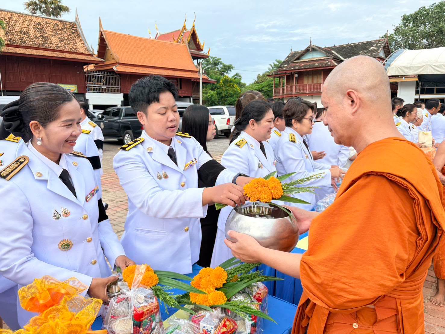 title - ปฏิรูปที่ดินจังหวัดเพชรบุรี มอบหมายให้ นางสาวนงลักษณ์ เล็กน้อย เจ้าพนักงานธุรการชำนาญงาน และเจ้าหน้าที่ ส.ป.ก.เพชรบุรี ร่วมพิธีบำเพ็ญกุศลปัญญาสมวาร (50 วัน) อุทิศถวายพระกุศลแด่ สมเด็จพระเจ้าลูกเธอ เจ้าฟ้าพัชรกิติยาภา นเรนทิราเทพยวดี กรมหลวงราชสาริณีสิริพัชร มหาวัชรราชธิดา